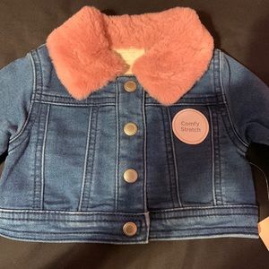 Hello I’m selling this 0-3 babygirl casual jacket